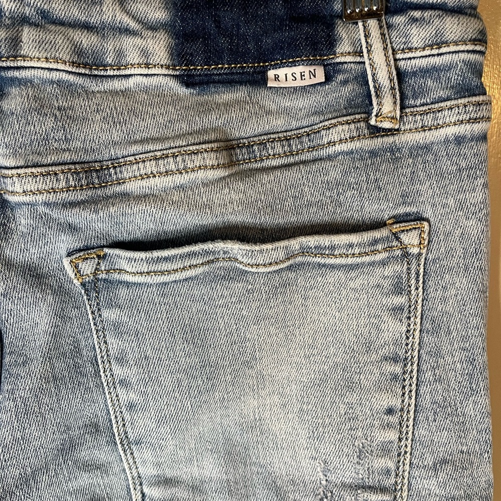 Distressed Light Wash Jeans - Picture 5 of 8